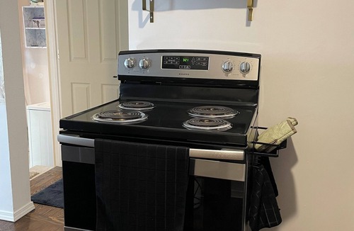 Broken Arrow House | Fabulous 2 bedroom Bungalow in Charming Rose District, Downtown Broken Arrow
