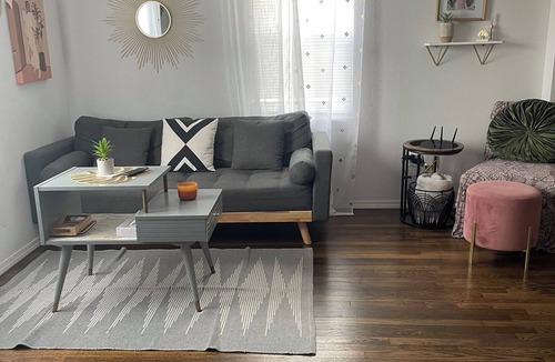 Broken Arrow House | Fabulous 2 bedroom Bungalow in Charming Rose District, Downtown Broken Arrow