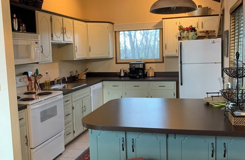 Hidden Valley Ski Chalet | Fabulous 3-bedroom chalet in Hidden Valley, PA; walk to the slopes!