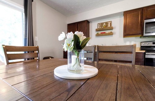 Wayne House | Fabulous 4 Bed/2.5 Bath - Near Speedway, Sleeps 8