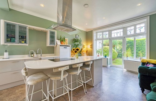 Newton Mearns House | Fabulous 4-bedroom house in tranquil Giffnock perfect for families