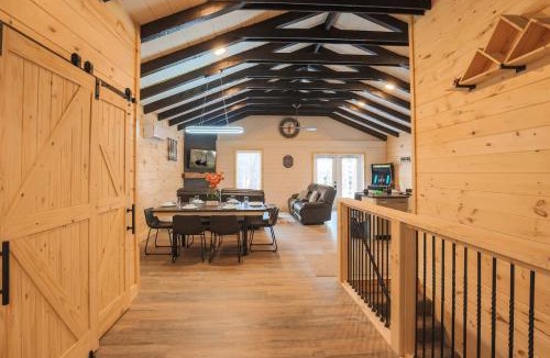 Gatlinburg House | Fabulous 4Bed 3 bath Cottage Pool Hot tub Games