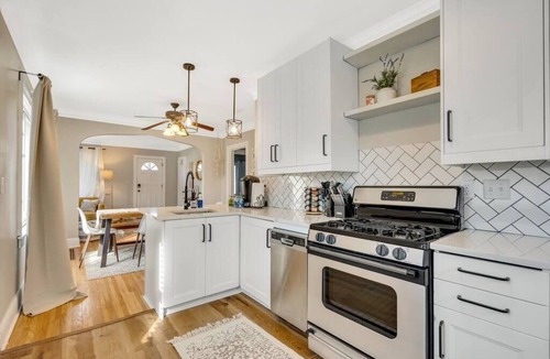 Linden Hills House | Fabulous 5 Star Getaway 2 Min Walk to the Lakes