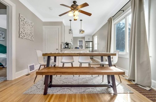 Linden Hills House | Fabulous 5 Star Getaway 2 Min Walk to the Lakes