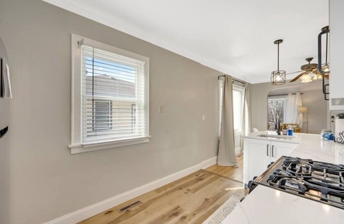 Linden Hills House | Fabulous 5 Star Getaway 2 Min Walk to the Lakes