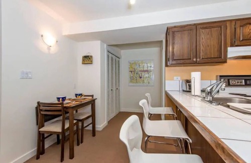 Kitsilano Apartment | Fabulous Beach Side Private Apartment