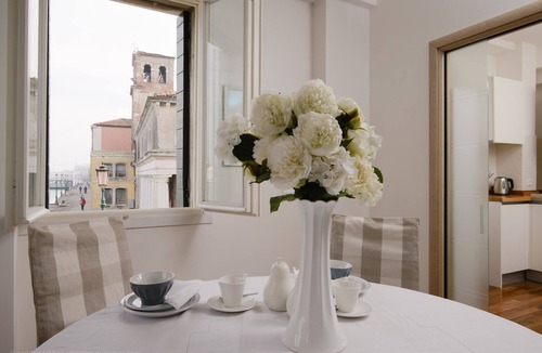 Molina Apartment | FABULOUS CANAL VIEWS, CONTEMPORARY DESIGNER APARTMENT IN VENICE 2 BEDS, 2 BATHS