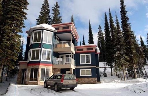 Silver Star Mountain Ski Chalet | Fabulous Home on Lower Knoll - Each Bedroom w/Ensuite, Private Hot Tub & BBQ
