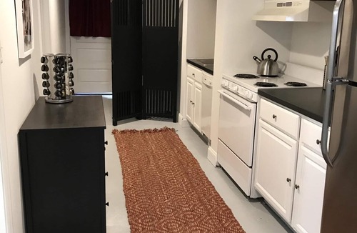 Capitol Hill Apartment | Fabulous, Historic One BR Capitol Hill Apartment