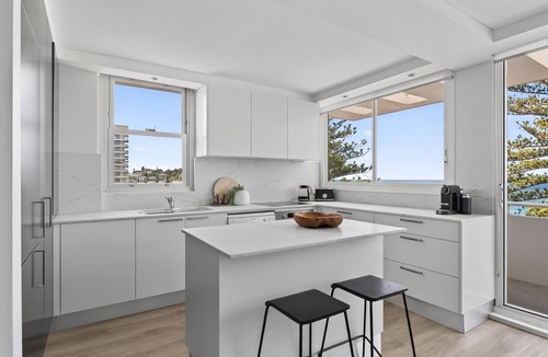 Manly Apartment | Fabulous New Beachfront with Stunning Beach Views
