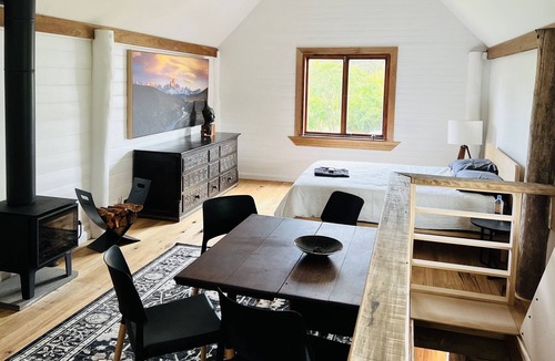Ellenborough House | Fabulous off-grid creative farmhouse w/ luxury artist studio!