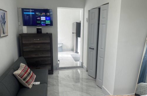 Miami Gardens Apartment | Fabulous studio with AC in vibrant Miami Gardens