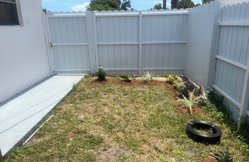 Miami Gardens Apartment | Fabulous studio with AC in vibrant Miami Gardens