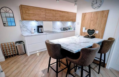Nantwich Apartment | Fabulous unique accommodation within walking distance of Nantwich town centre