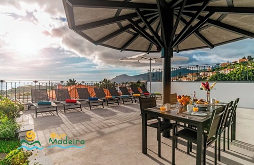 Santo Antonio Villa | Fabulous villa in Funchal, large pool | BelAir