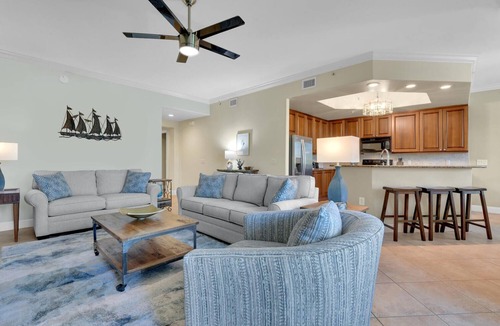 Royal Harbor Cottage | fabulous waterfront resort, 3 pools, lazy river, walk to 5th Ave!