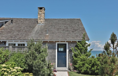 East Chop Cottage | Fabulous Waterfront 3-Bedroom Martha's Vineyard Cottage