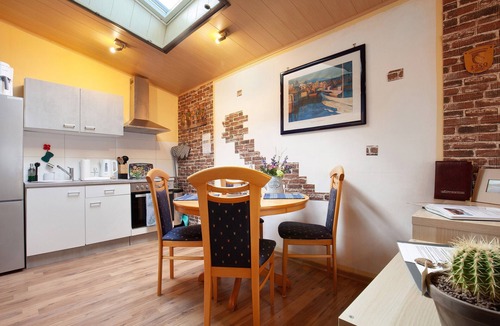Selters Apartment | Failte Apartment with Scottish Charm and Wi-Fi