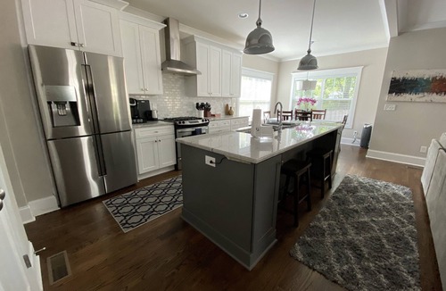 Villa Heights House | “Failte” Welcome. Only 2 miles from Spectrum Center with Noda and plaza close by