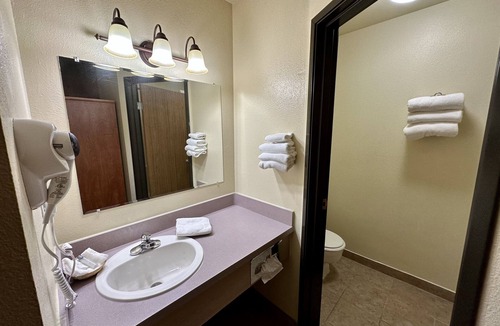 Kellogg Hotel | FairBridge Inn & Suites Kellogg