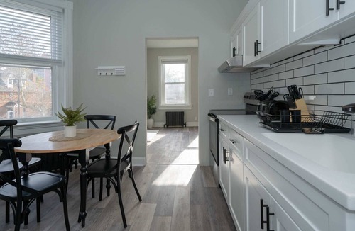 Ghent Apartment | Fairfax Manor Fountain Suite