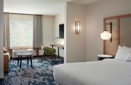 Mount Pleasant Hotel | Fairfield by Marriott Inn & Suites Mount Pleasant, WI