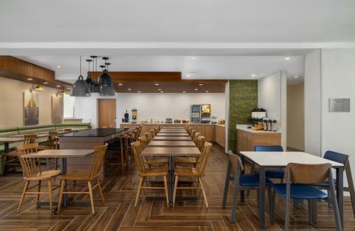 Clinton Hotel | Fairfield by Marriott Inn & Suites Clinton