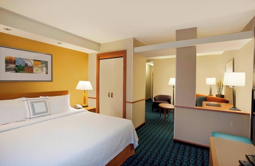 Romulus Hotel | Fairfield Inn & Suites by Marriott Detroit Metro Airport Romulus
