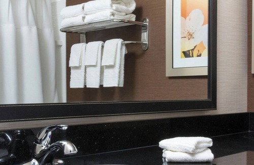 Peru Hotel | Fairfield Inn & Suites Peru