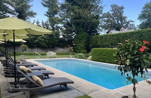 Fairfield House | Fairfield Old Post Road-heated pool & Guest Cottage-walk to NYC train and Beach!