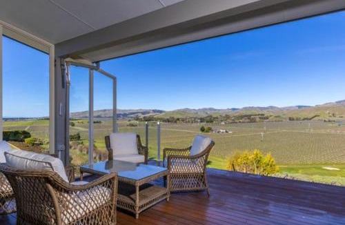 Blenheim Villa | Fairhall view