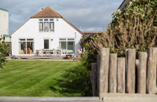 Earnley House | Fairlight - Charming coastal home on the beach