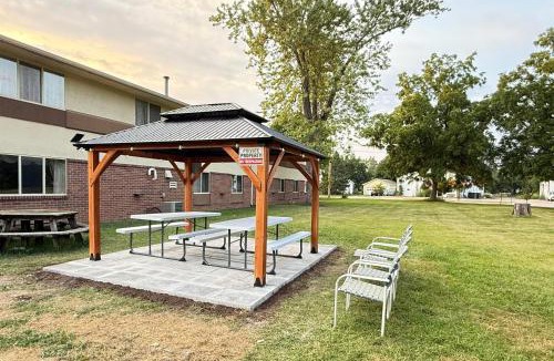 Whitewater Hotel | Fairview Inn & Suites Whitewater