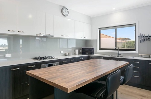 Normanville House | Fairway 1 - 9/19 Troon Drive