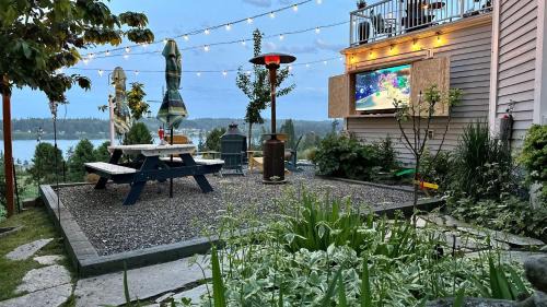 Freeland House | Fairway Harbor View by AvantStay
