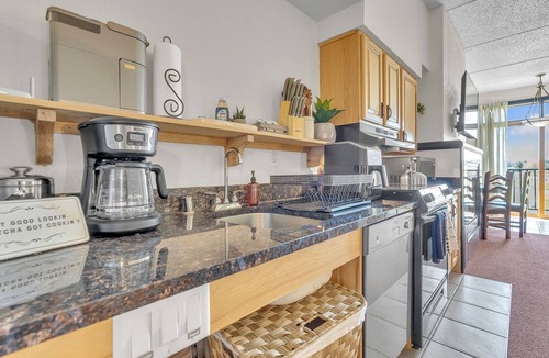 Wisconsin Dells Apartment | Fairway Hideaway - Golf Villa Sleeps 6 Hot Tub