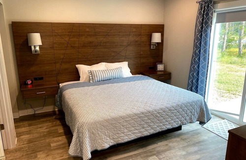 Nekoosa Cabin | Fairway Lodge-Rome Away From Home- 5 minutes to Sand Valley
