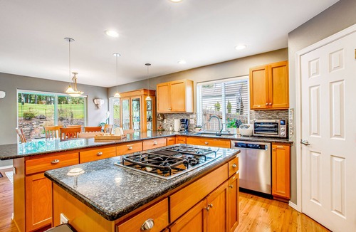 Allyn-Grapeview House | Fairway-view home with deck, grill, central AC, game room, Ping-Pong, & WiFi