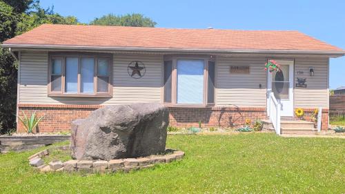 Des Moines House | FairWestern