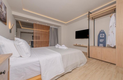 Piraeus Apartment | Fairytale Apartment steps from Piraeus Port