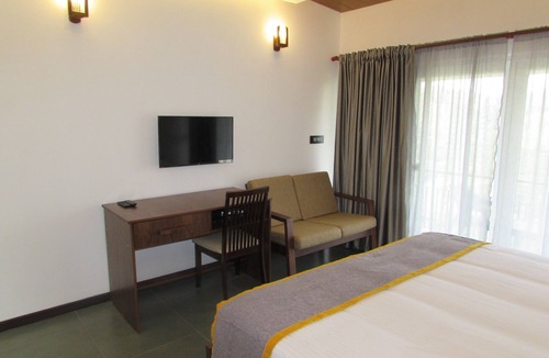 Elappara Hotel | Falcon Crest Resort