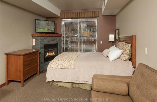 Canmore Hotel | Falcon Crest Studio