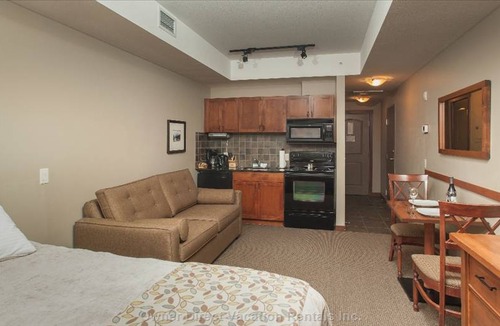 Canmore Hotel | Falcon Crest Studio
