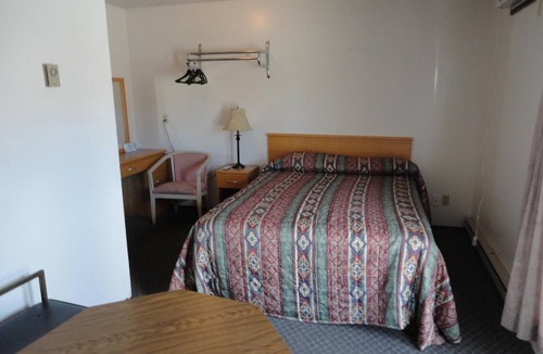 Osoyoos Hotel | Falcon Resort