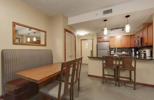 Canmore Condo | FALCON`S PERCH - ONE BED SUITE - OUTDOOR HOT TUBS & GYM