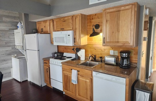 Table Rock Condo | Fall Creek Loft Condo w/Bunk Room Near Branson Attractions