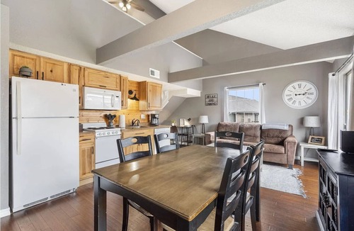 Table Rock Condo | Fall Creek Loft Condo w/Bunk Room Near Branson Attractions