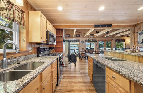 Sullivan House | Fall Foliage Lodge near Schoodic Scenic Byway & Acadia National Park w/kayaks