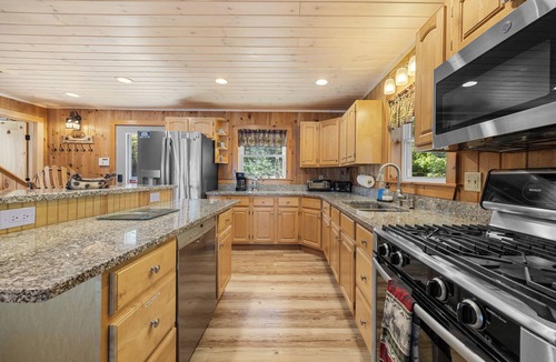 Sullivan House | Fall Foliage Lodge near Schoodic Scenic Byway & Acadia National Park w/kayaks