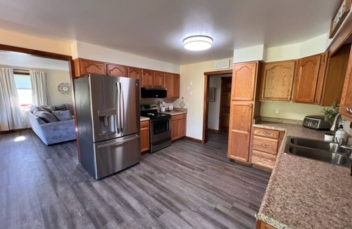 Chalk Hill Apartment | Fall Getaway Chalk Hill: Sleeps 10 · 4BR 2BA · Hot Tub Fire Pit Grill Fireplace